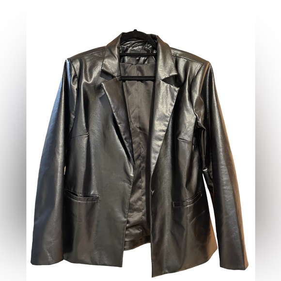 REVOLVE MAJORELLE BLACK VEGAN LEATHER BLAZER. NEW WITHOUT TAGS - Picture 2 of 4